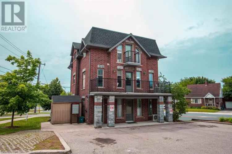 3-Bedroom 2-Bath Unit in Kitchener High-Quality Finishes Modern Kitchen