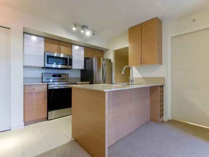 Yaletown Apartment for Rent - Open Kitchen, Den, Parking Included