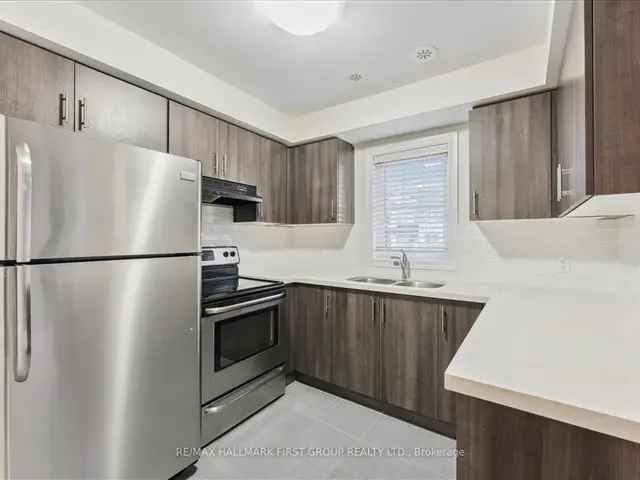 Townhouse For Sale in Oshawa, Ontario