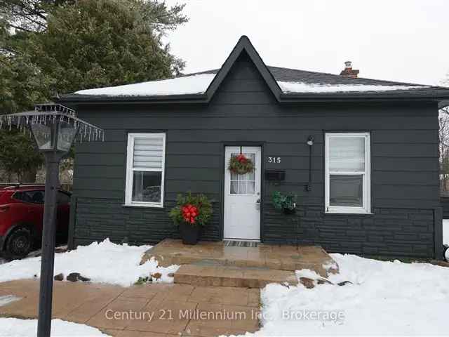 3 Bed 1 Bath Home on Oversized Ravine Lot in Collingwood