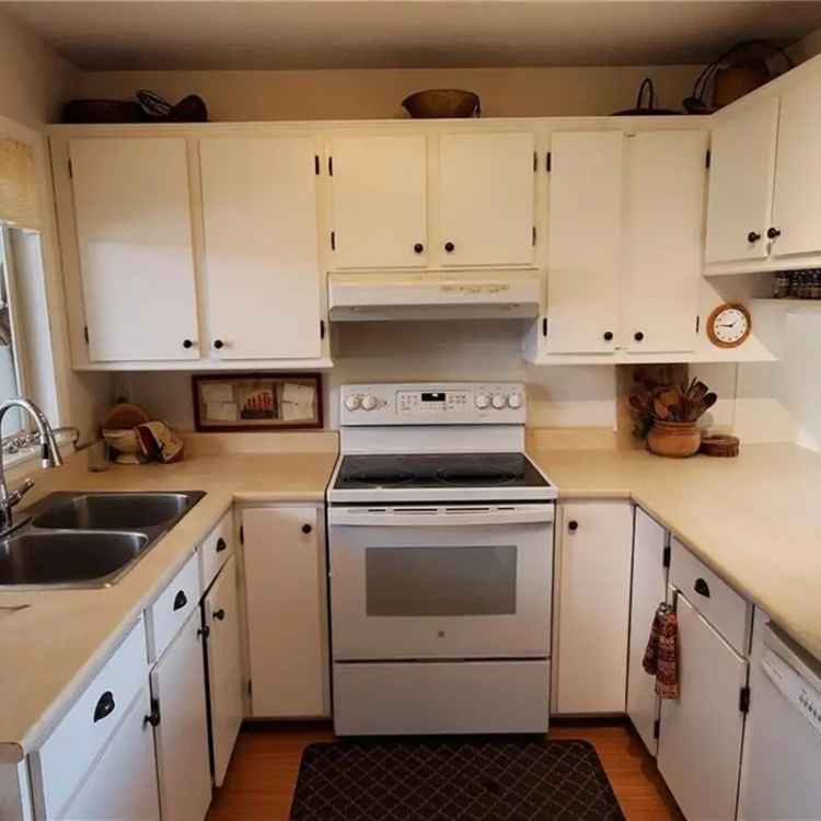 3 Bed Townhouse for Sale - Unique Layout, Nimpkish Park View