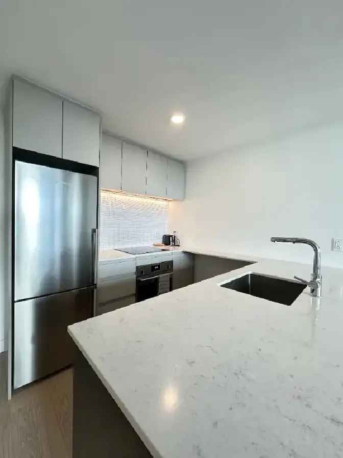 Brand new furnished 3 1/2 for rent at place des arts