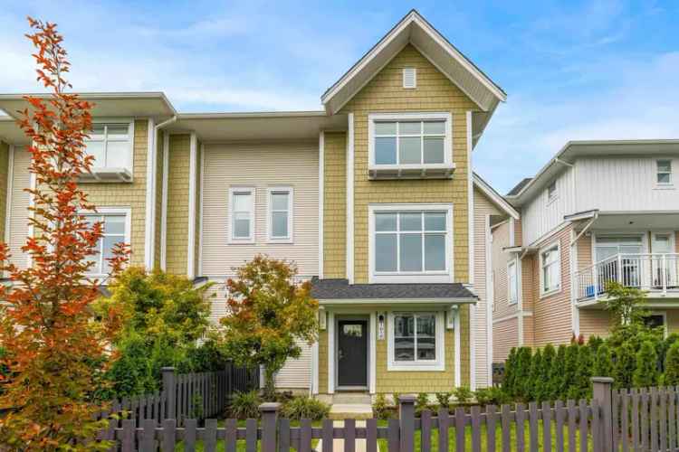 A $949,900.00 Townhouse with 4 bedrooms in East Central, Maple Ridge