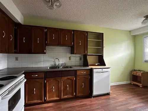 Buy Townhouse in Overlanders Edmonton with Private Backyard and Full Basement