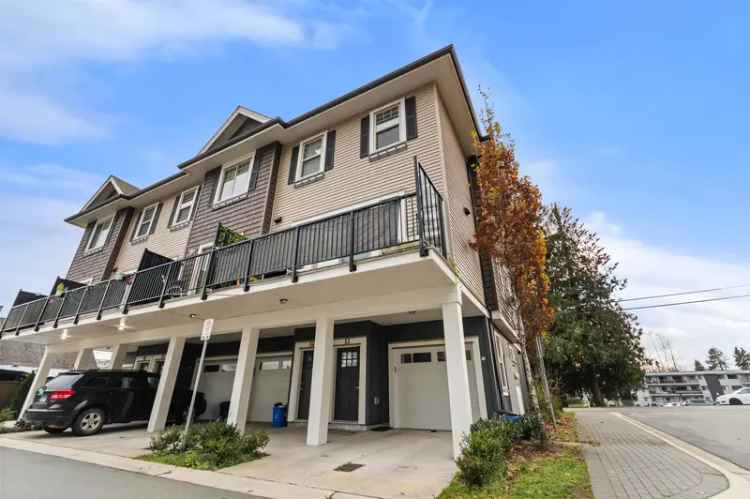 A $749,900.00 Townhouse with 3 bedrooms in Central Abbotsford, Abbotsford