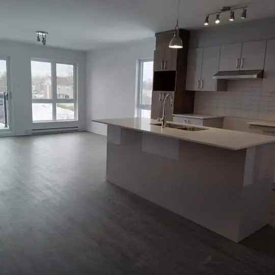 Apartment For Rent in Laval (administrative region), Quebec