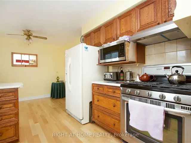 House For Sale in 11, Flemington Court, Whitby, Ontario