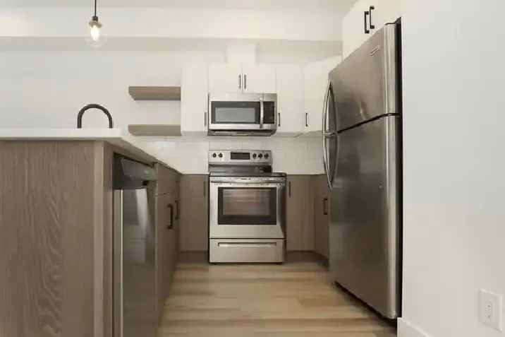 Stunning 2 Bedroom Apartment in West Broadway for Rent!