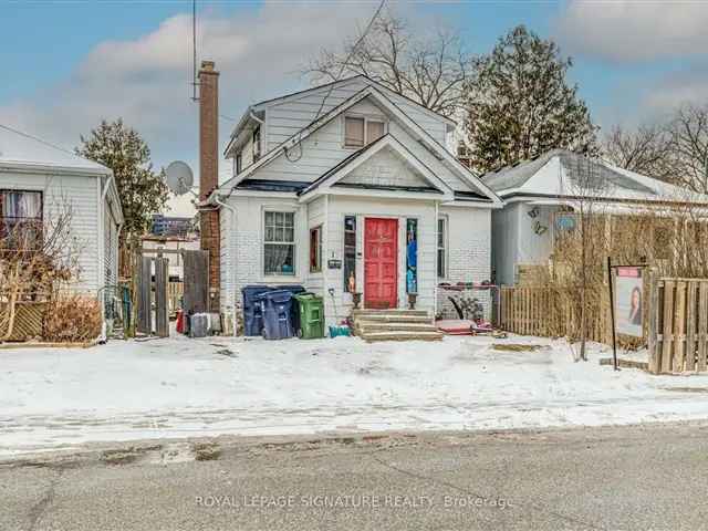 1.5 Storey Detached Home in Oakridge Scarborough Investment Opportunity