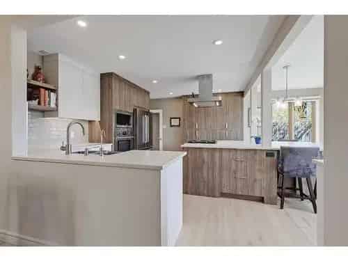 Briar Hill Family Home 5 Beds 4 Baths 4000 Sqft