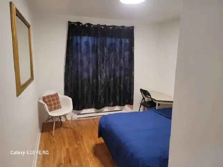 Room for rent - Chambre à louer / Metro Langelier