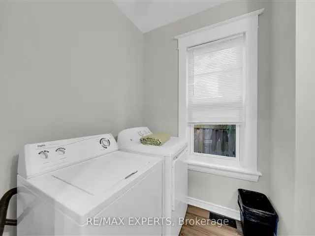 Stunning Renovated 3 1 Bedroom Home in Shelburne Two Kitchens In Law Suite