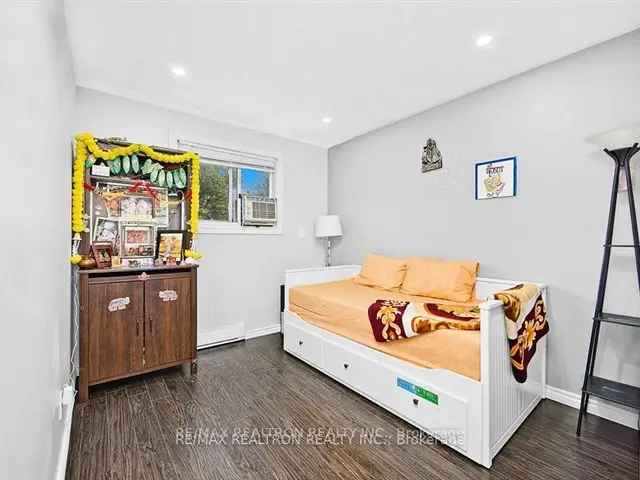 House For Sale in Oshawa, Ontario