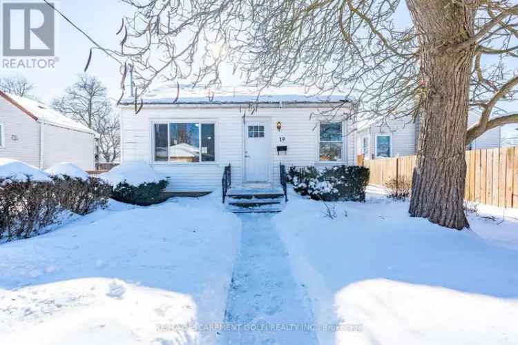 Charming 2-Bedroom Bungalow in St Catharines - Updated and Move-In Ready