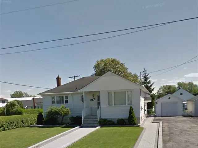 Niagara Falls Bungalow 5 Beds 2 Baths 2 Kitchens 2000 sq ft