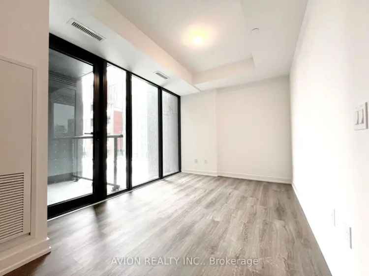 Brand New Downtown Toronto Condo 1+Den 2 Baths