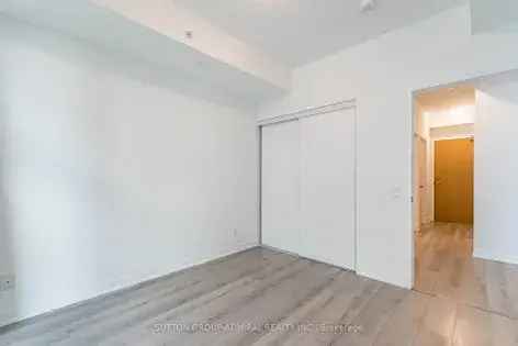 5 rooms apartment of 65 m² in Toronto