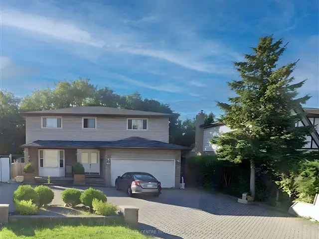 4 Bedroom Detached House with 2 Kitchens - Investor's Dream