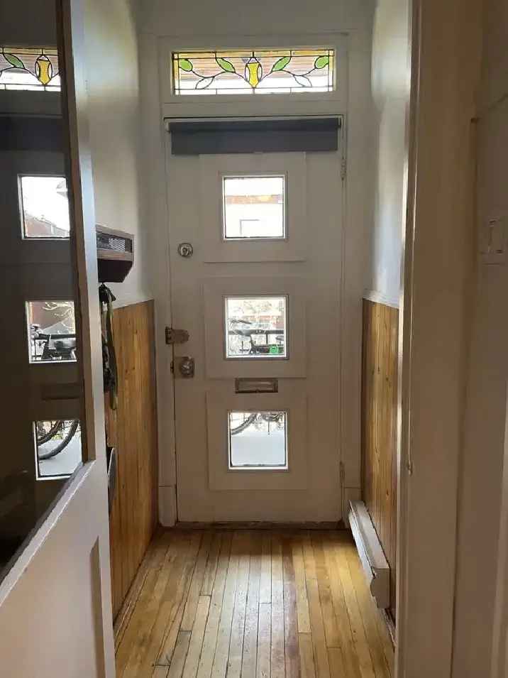 Villeray 4 1/2 Charming Duplex Apartment
