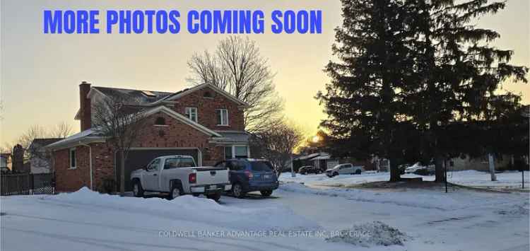 28 Dixon Crescent Family Home Updated Kitchen Fireplace Double Garage