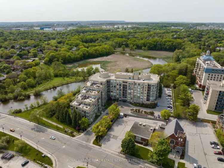 Bronte Harbour Club Condo: Lake Views, Gourmet Kitchen, Amazing Amenities