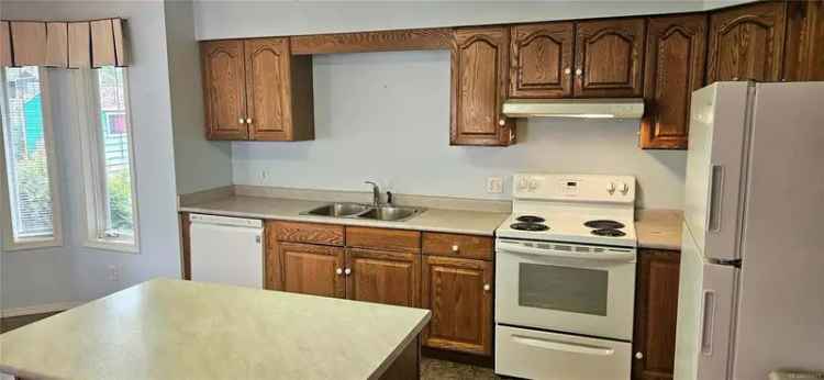 Spacious Northwest Woods Rancher - 1671 sq ft - Renovate & Enjoy