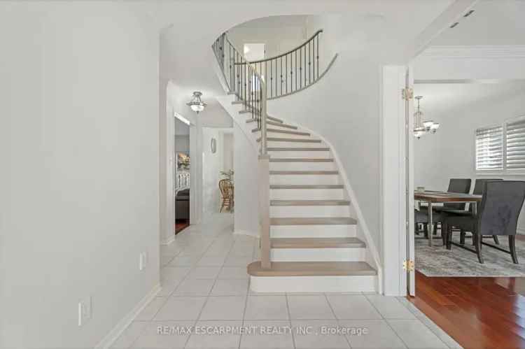 House For Sale in 1491, Princeton Crescent, Oakville, Ontario