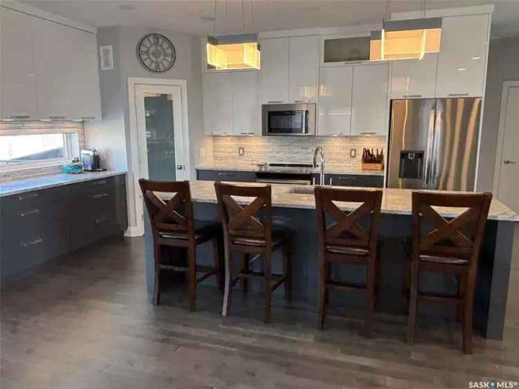 Stunning 1815 Sqft Modified Bi Level in Aspen Ridge