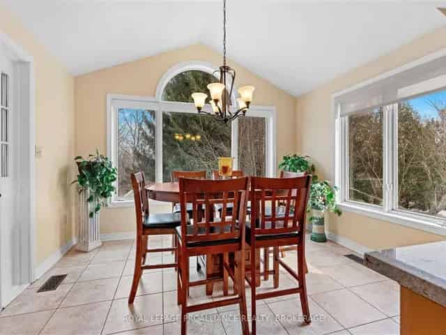 Custom-Built All Brick Bungalow 3200 sq ft 2+2 Beds 3 Baths