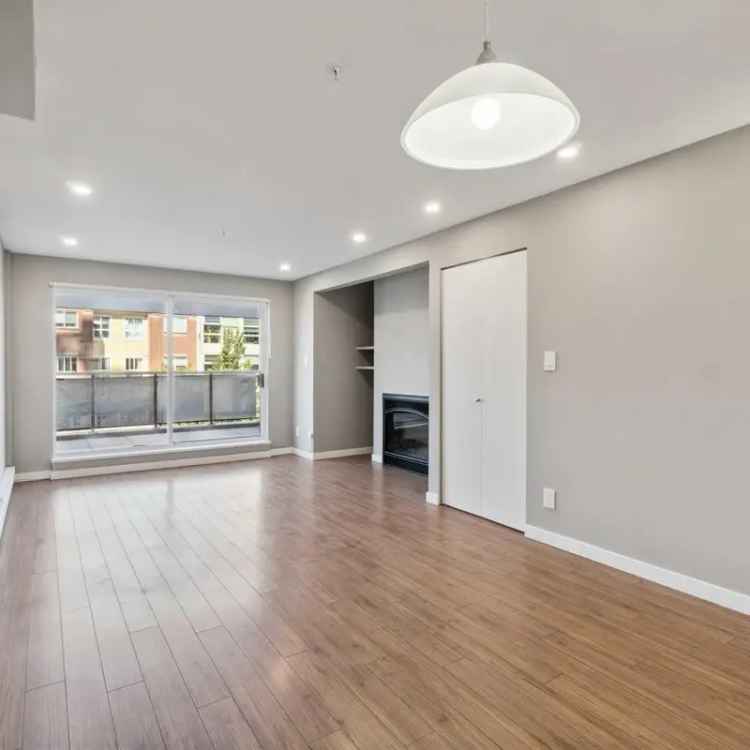 For Sale Modern Townhouse with Rooftop Terrace in Vancouver