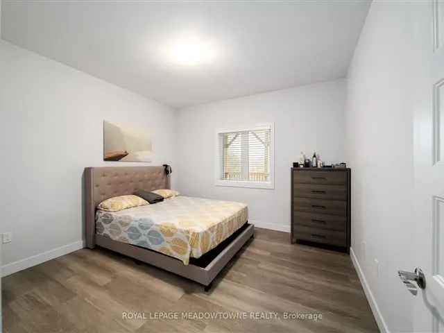 House For Sale in Harrison, Ontario