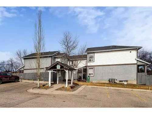 Townhouse For Sale In Signal Hill, Calgary, Alberta