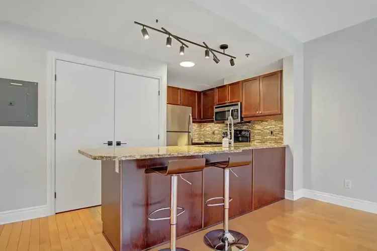 Rent Charming 1 Bedroom Apartment in Westboro Village with Balcony and Gym