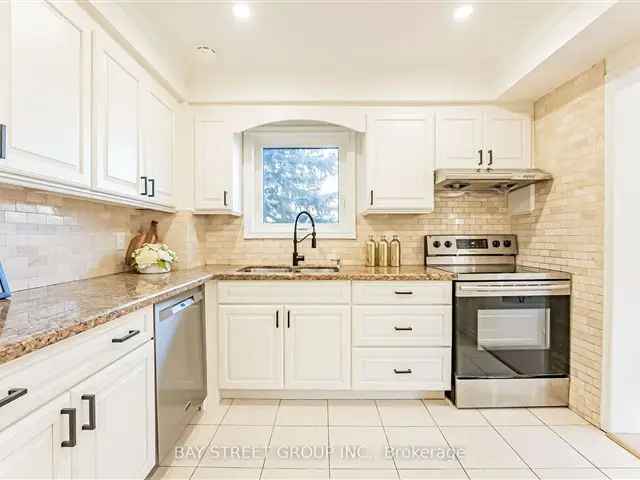 3 Bed Freehold Townhouse Central Mississauga Family Friendly Move In Ready