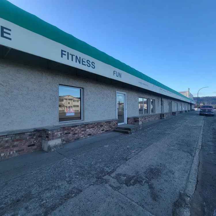 Retail lease opportunity with high exposure on 15th Ave