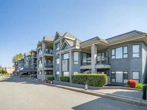 Spacious 2 Bed 2 Bath Condo in South Surrey