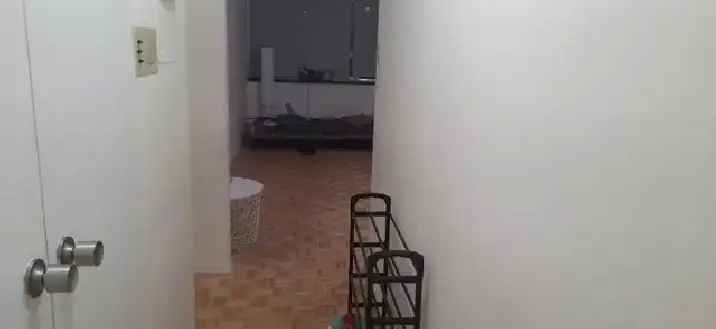Private Room for 1 Girl in 3 1/2 Apartment May 1st