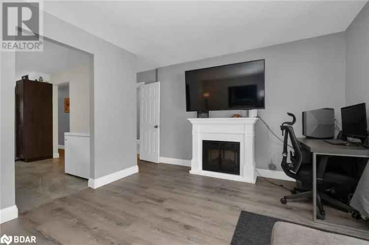 Buy Detached House in Barrie with Spacious Backyard and Deck