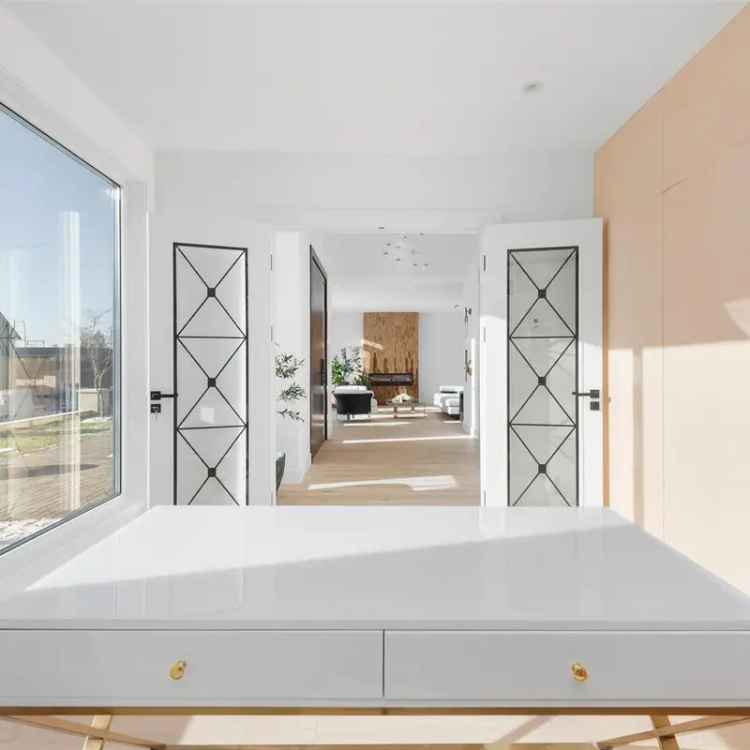 5525 Sqft Post-Modern Mansion in North Vancouver