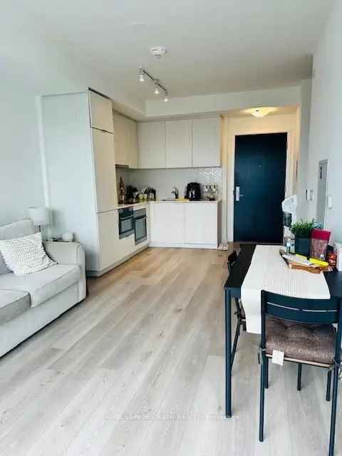 Rent Luxury 1 Bedroom Condo Near St. Lawrence Market with Amenities