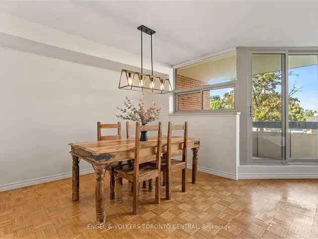 Condo For Sale in Montrose, British Columbia