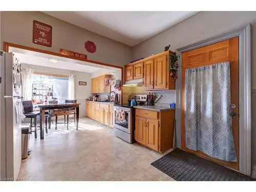 House For Sale in Brantford, Ontario