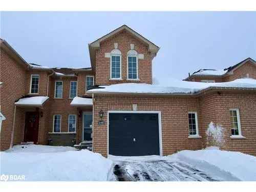 3 Bedroom Townhome in Barrie, ON - Family Friendly Neighbourhood