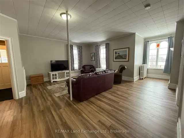 Furnished 3-Bedroom Upper Unit in Kincardine - Close to Amenities