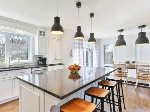 5 Bedroom Family Home with Garage for Sale