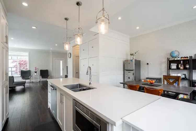 Beautiful Family Home Near Amenities