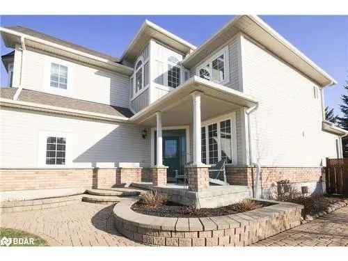 Stunning Family Home in Barrie, Ontario