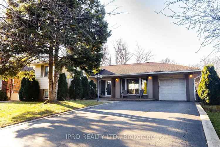 House For Sale in Oakville, Ontario