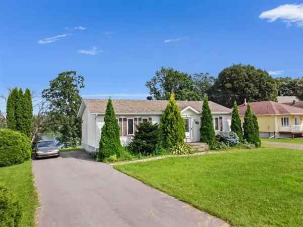 Waterfront Bungalow for Sale Montérégie Two Bedrooms