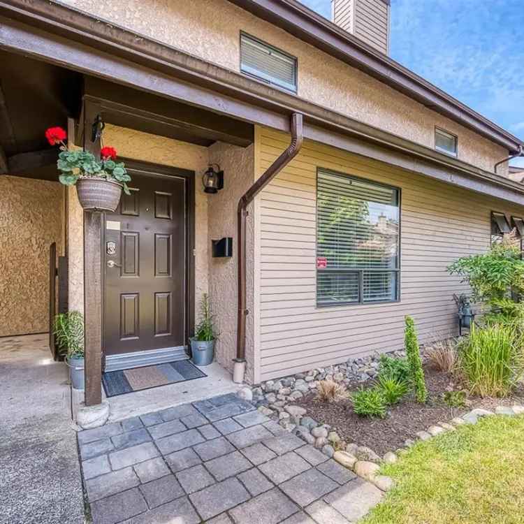 Family Townhouse 3 Bed 25 Bath Near Champlain School